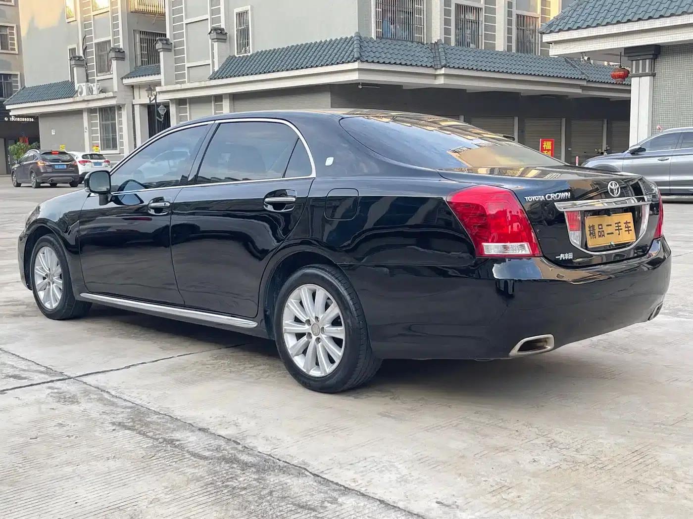 Crown 2010 2.5L Royal Leather Sunroof Edition — миниатюра 5