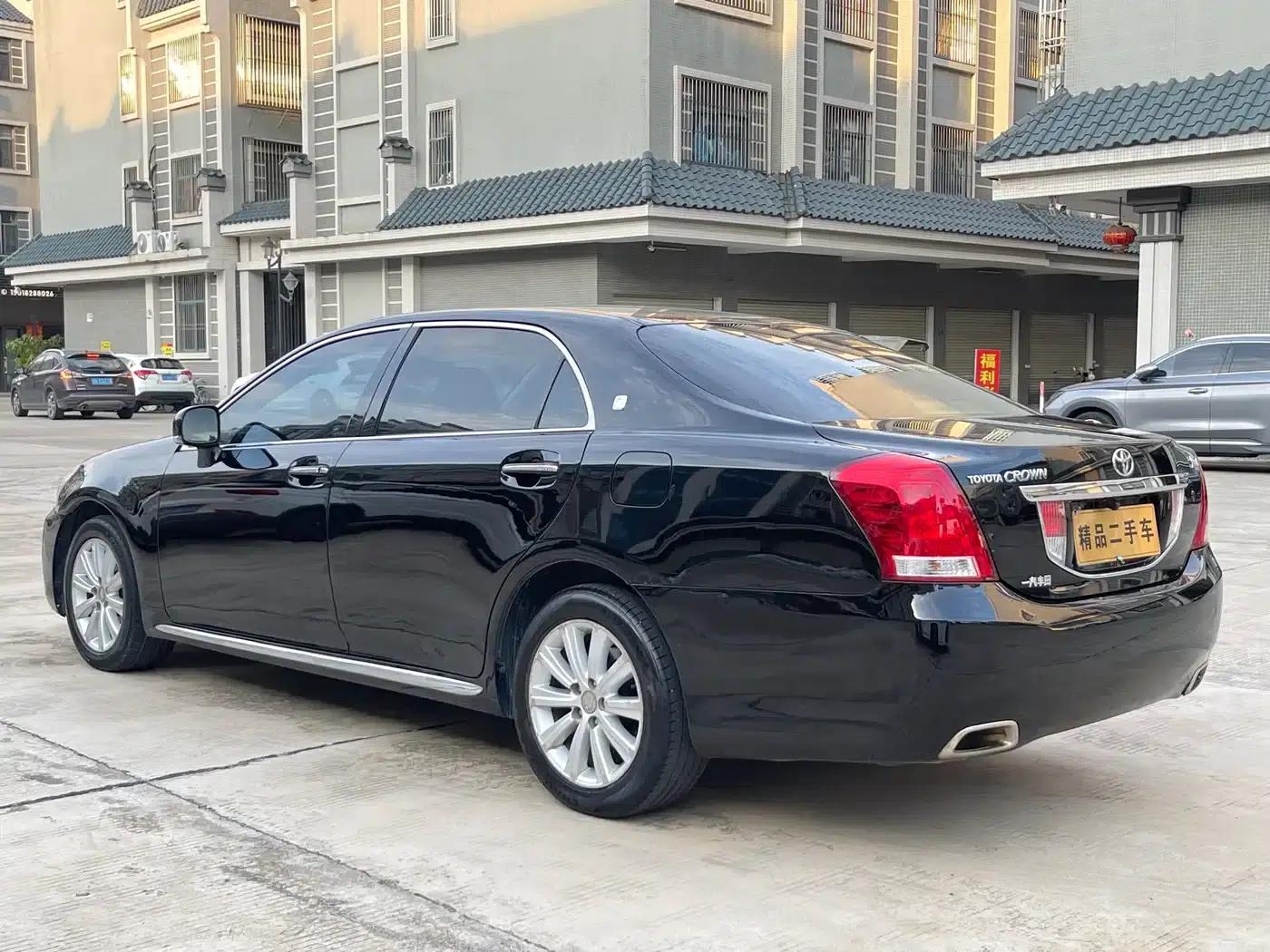 Crown 2010 2.5L Royal Leather Sunroof Edition — миниатюра 6
