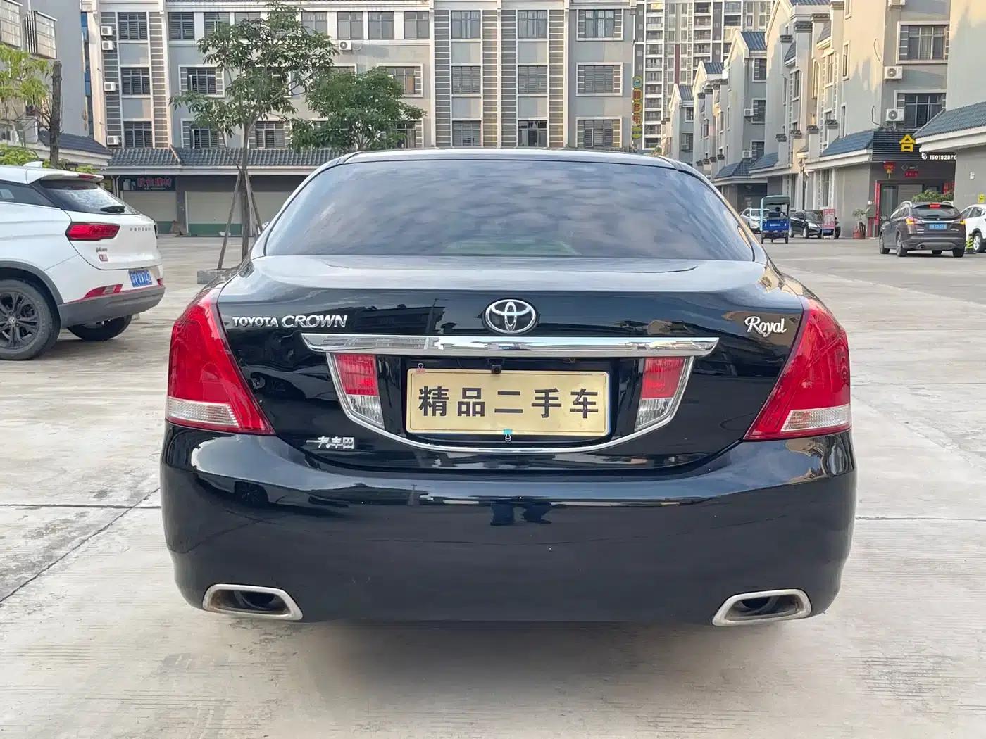 Crown 2010 2.5L Royal Leather Sunroof Edition — миниатюра 7