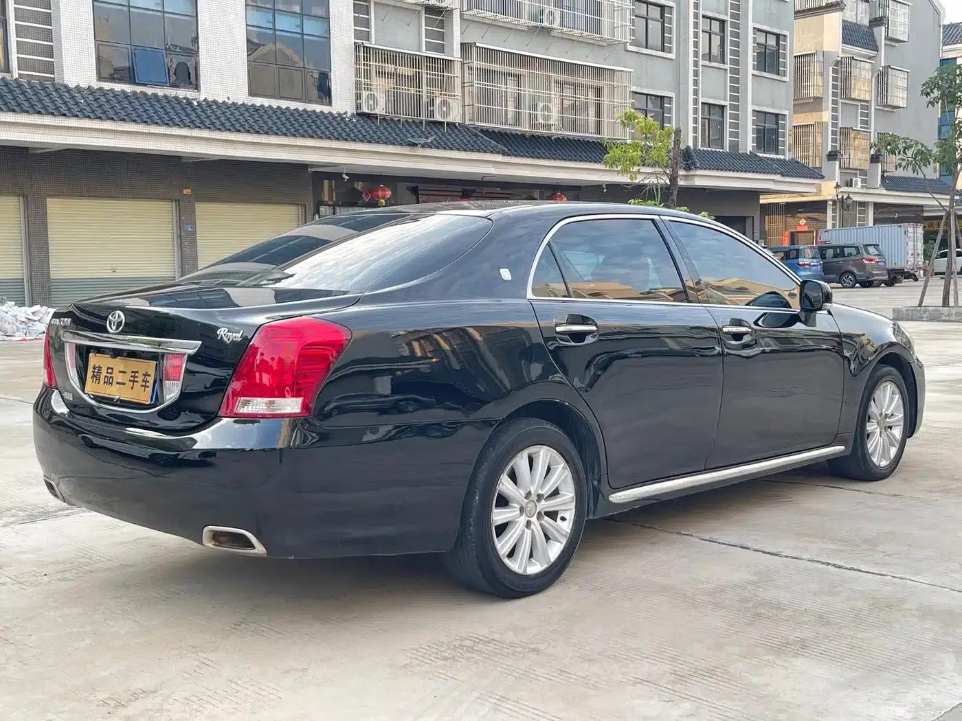Crown 2010 2.5L Royal Leather Sunroof Edition — миниатюра 8