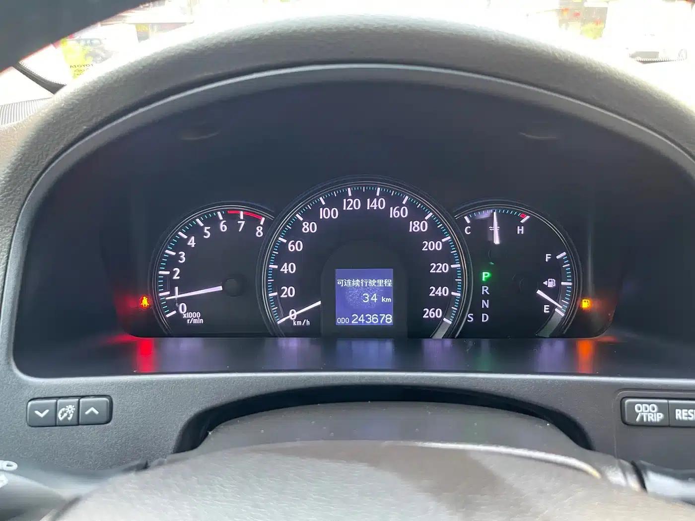 Crown 2010 2.5L Royal Leather Sunroof Edition — миниатюра 9