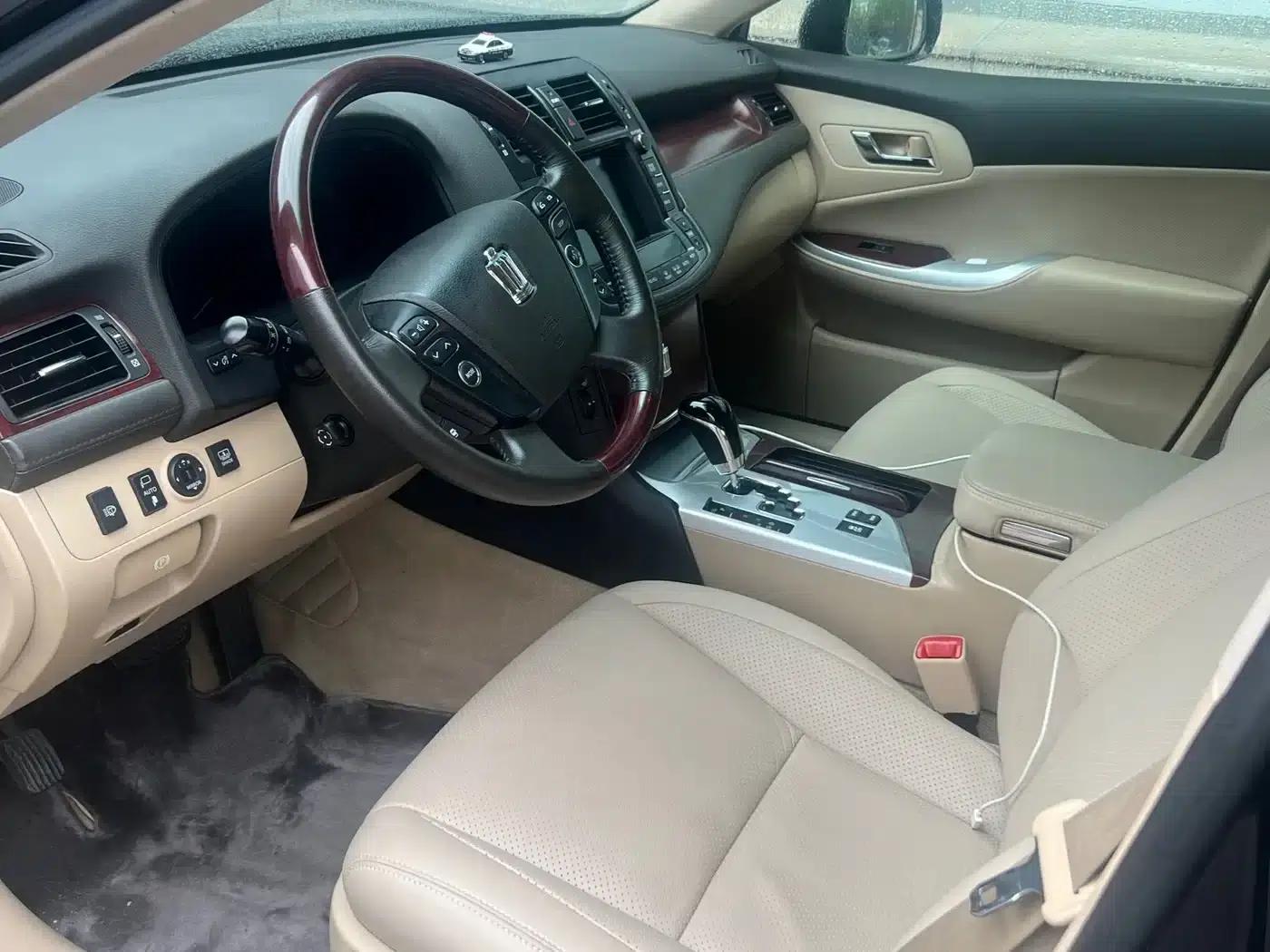 Crown 2010 3.0L Royal Leather Edition — миниатюра 4