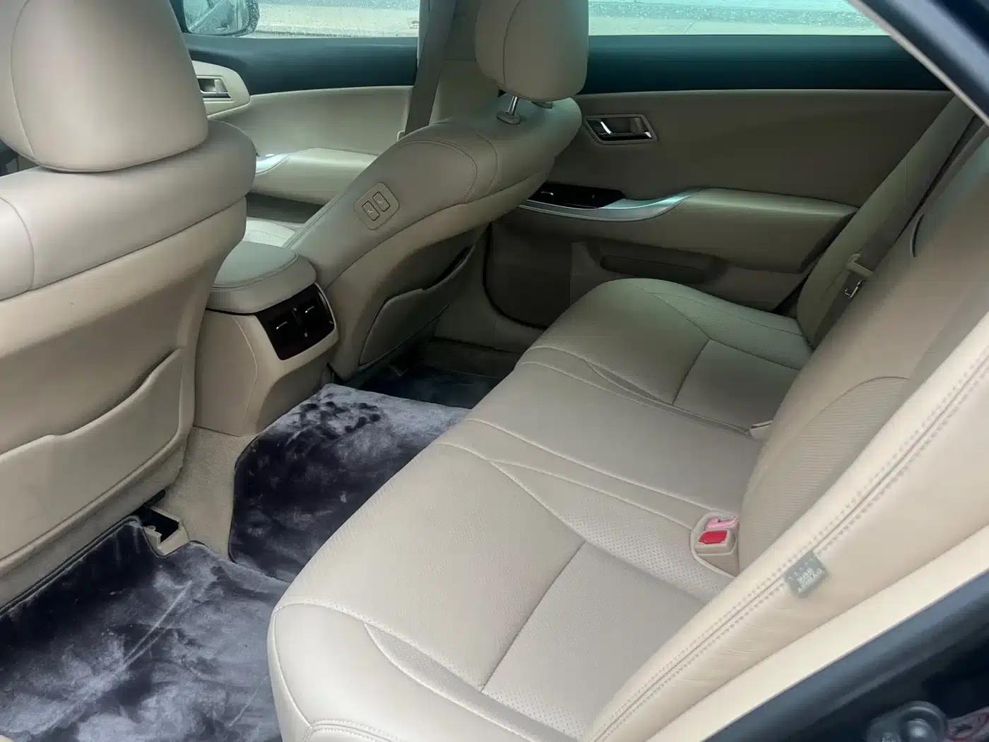 Crown 2010 3.0L Royal Leather Edition — миниатюра 6