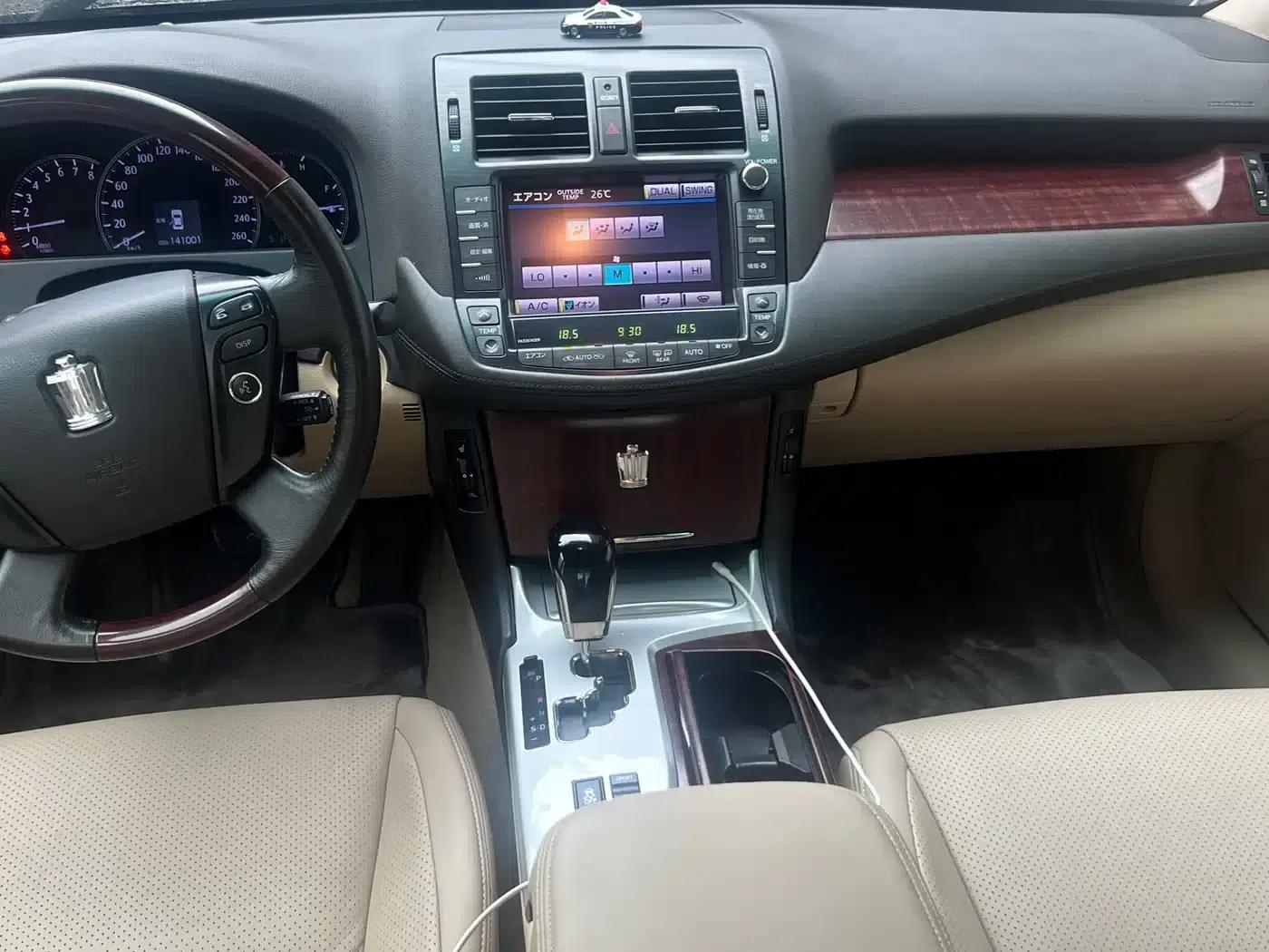 Crown 2010 3.0L Royal Leather Edition — миниатюра 7