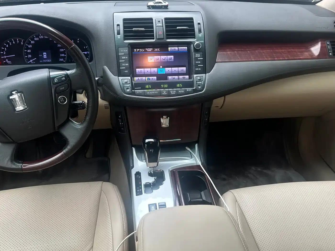 Crown 2010 3.0L Royal Leather Edition — миниатюра 8