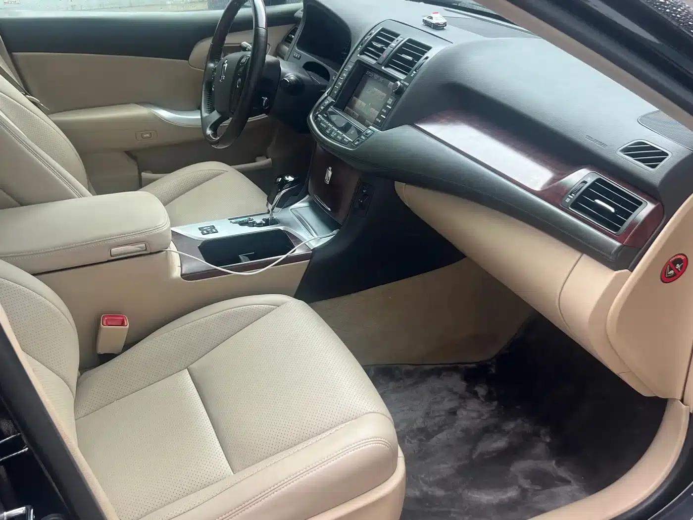 Crown 2010 3.0L Royal Leather Edition — миниатюра 10