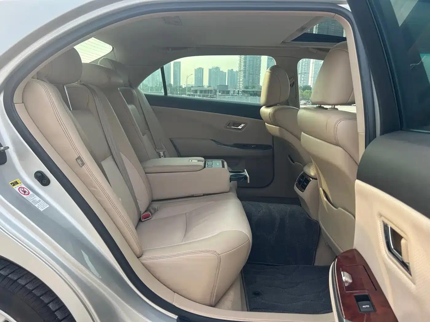 Crown 2012 2.5L Royal Navigation Edition — миниатюра 12