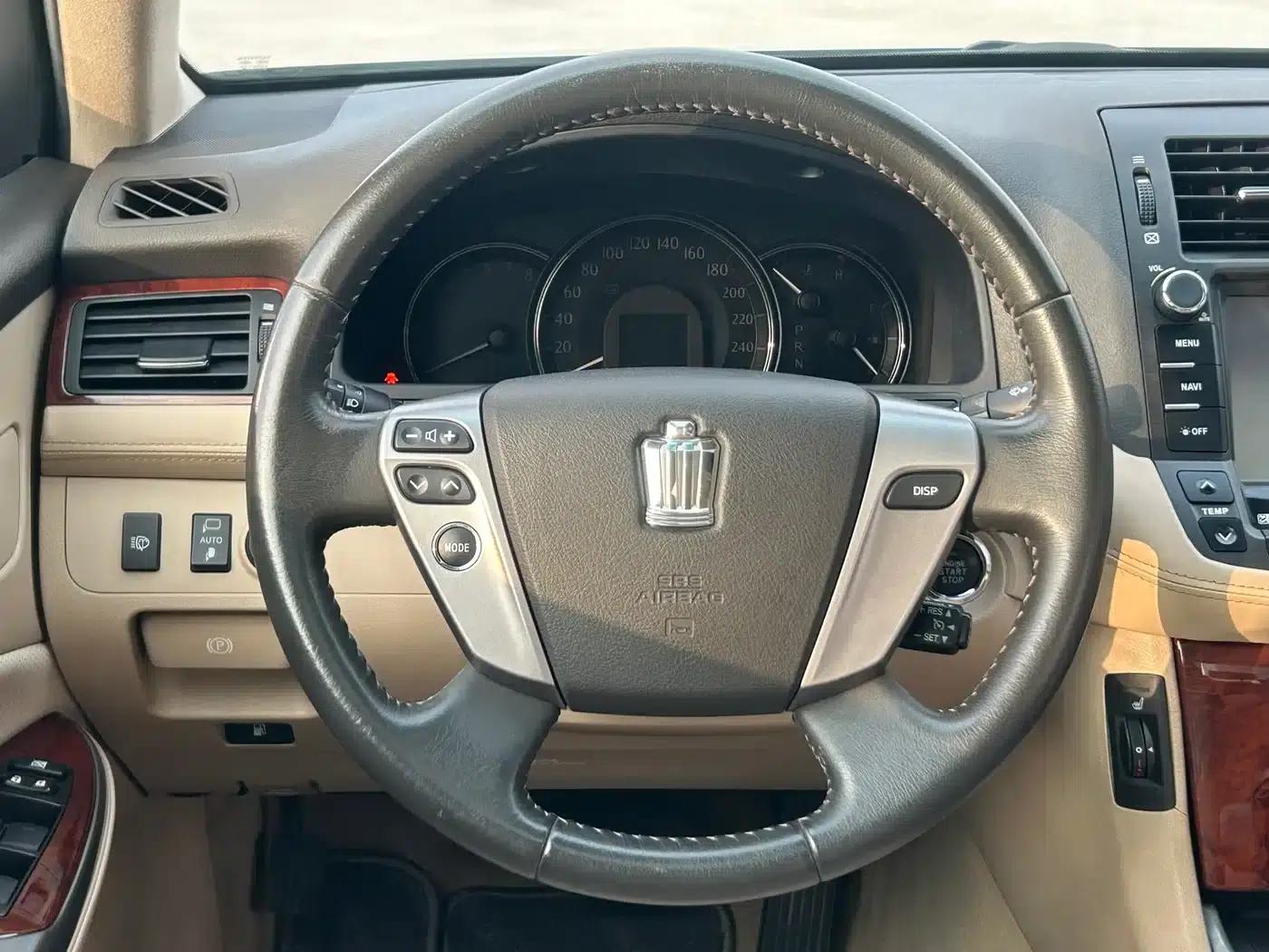 Crown 2012 2.5L Royal Navigation Edition — миниатюра 16