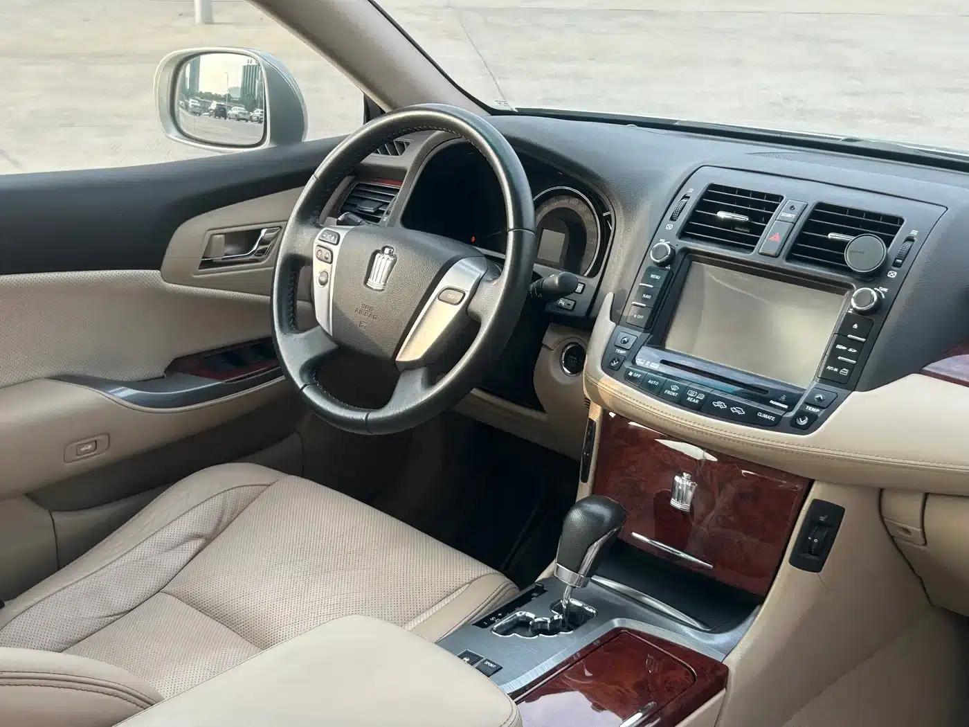 Crown 2012 2.5L Royal Navigation Edition — миниатюра 17