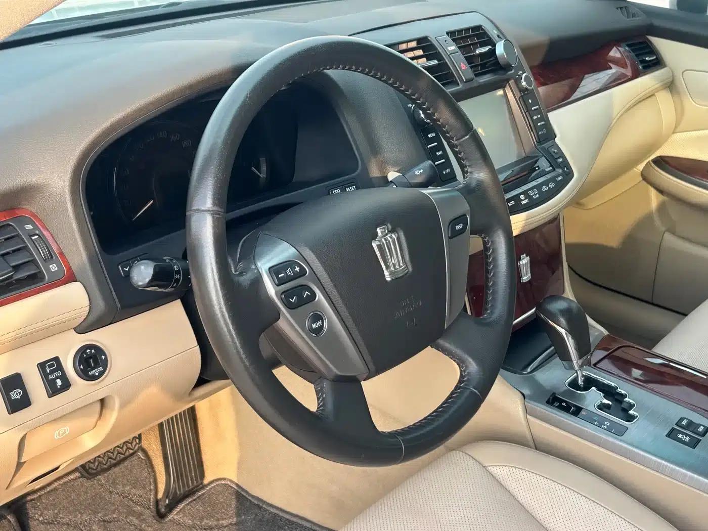 Crown 2012 2.5L Royal Navigation Edition — миниатюра 18