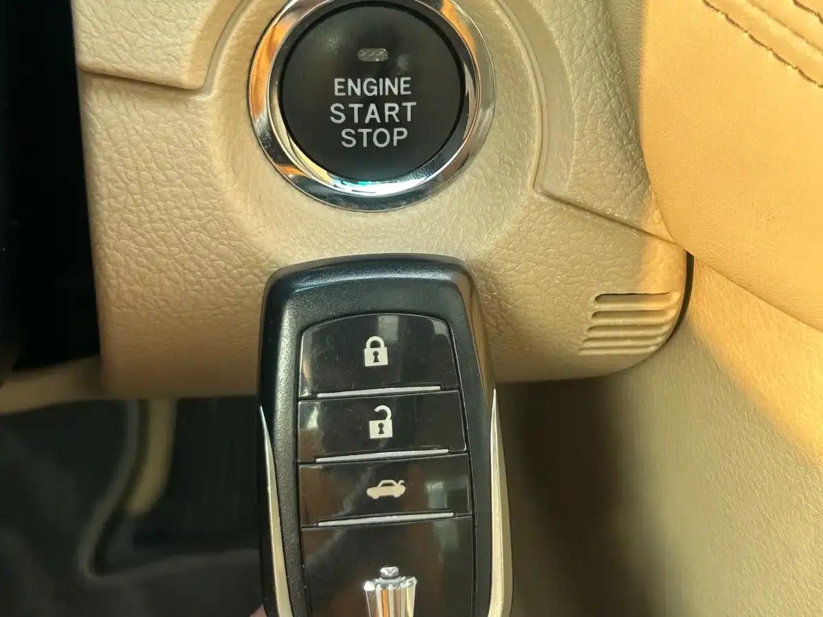 Crown 2012 2.5L Royal Navigation Edition — миниатюра 19