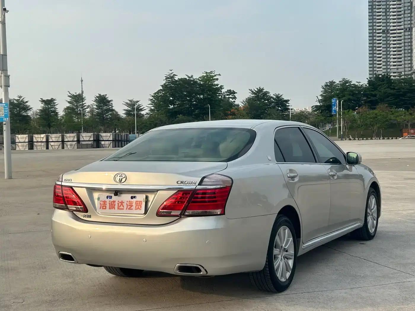 Crown 2012 2.5L Royal Navigation Edition — миниатюра 21