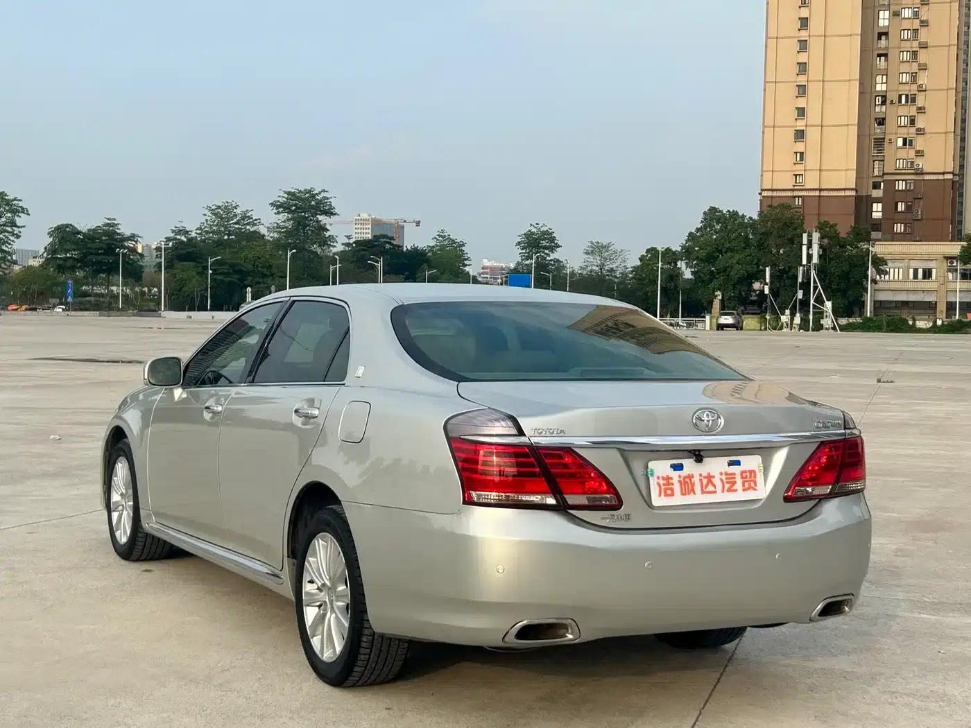 Crown 2012 2.5L Royal Navigation Edition — миниатюра 23