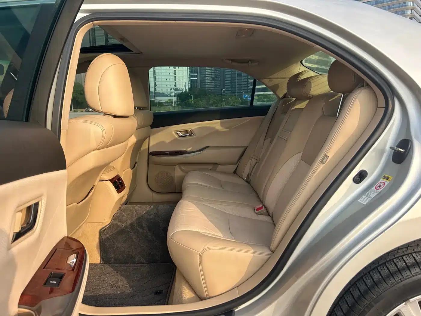 Crown 2012 2.5L Royal Navigation Edition — миниатюра 7