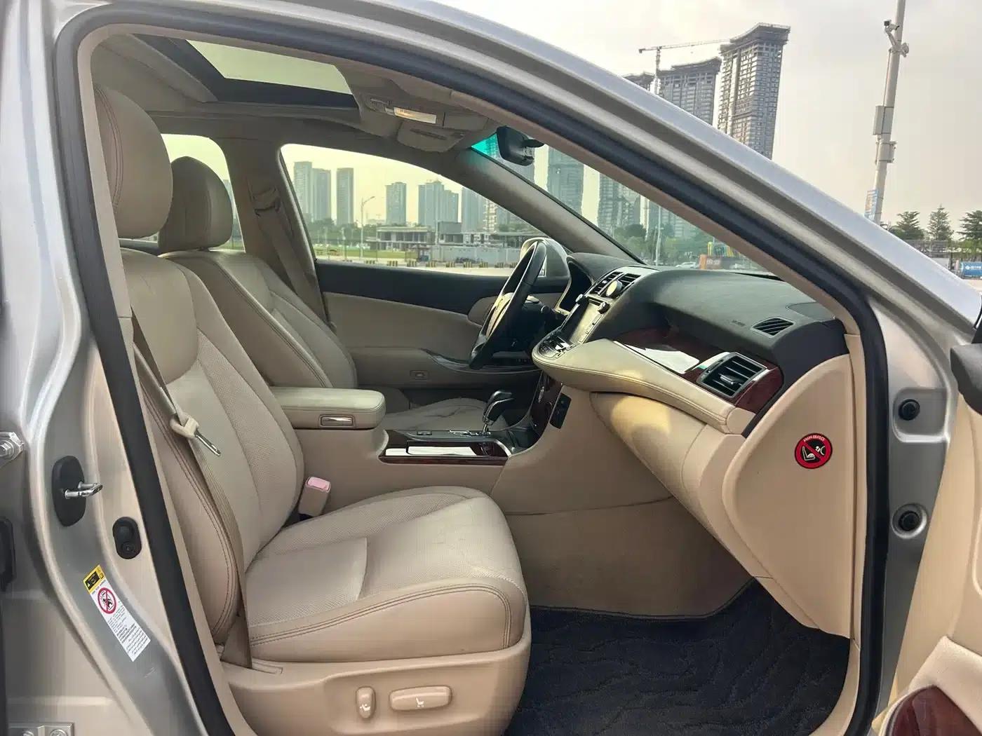 Crown 2012 2.5L Royal Navigation Edition — миниатюра 8