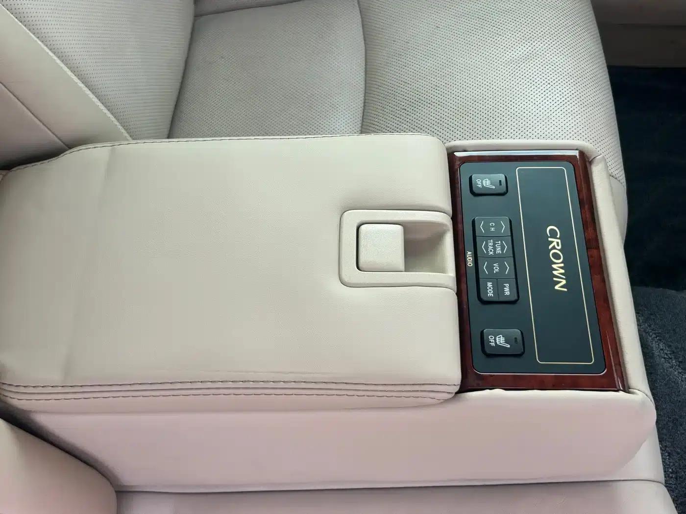 Crown 2012 2.5L Royal Navigation Edition — миниатюра 9