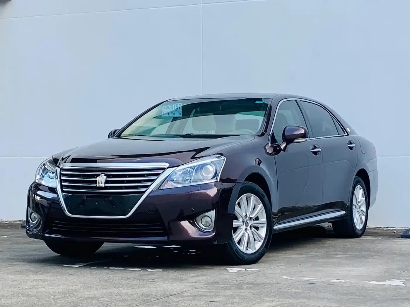 Crown 2012 2.5L Royal Leather Edition — миниатюра 1