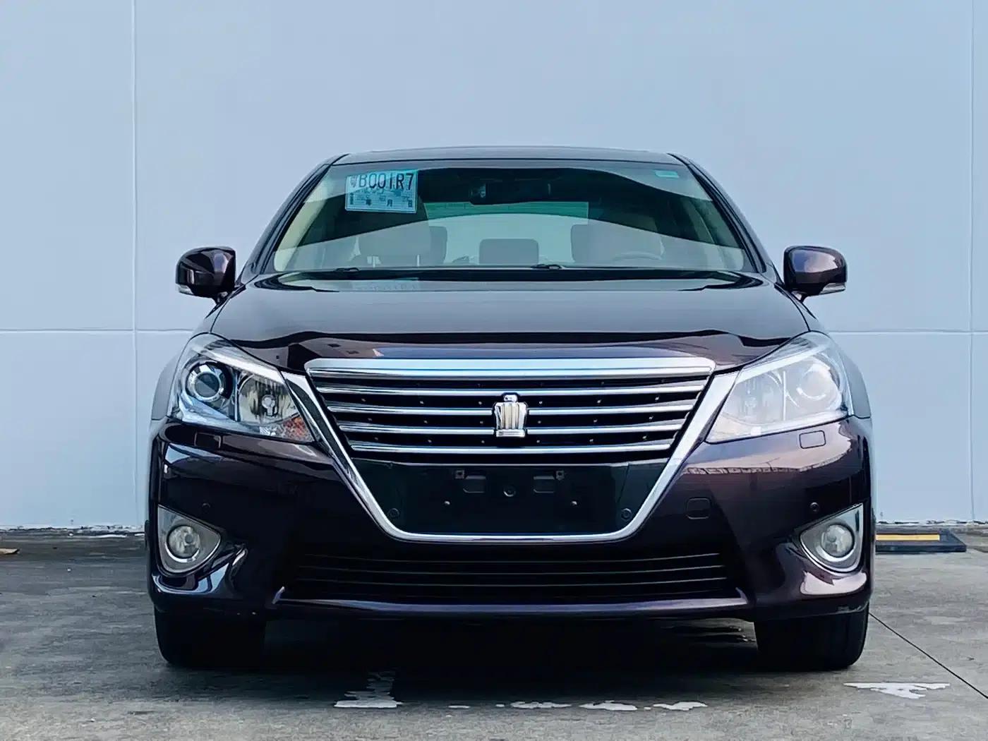 Crown 2012 2.5L Royal Leather Edition — миниатюра 2