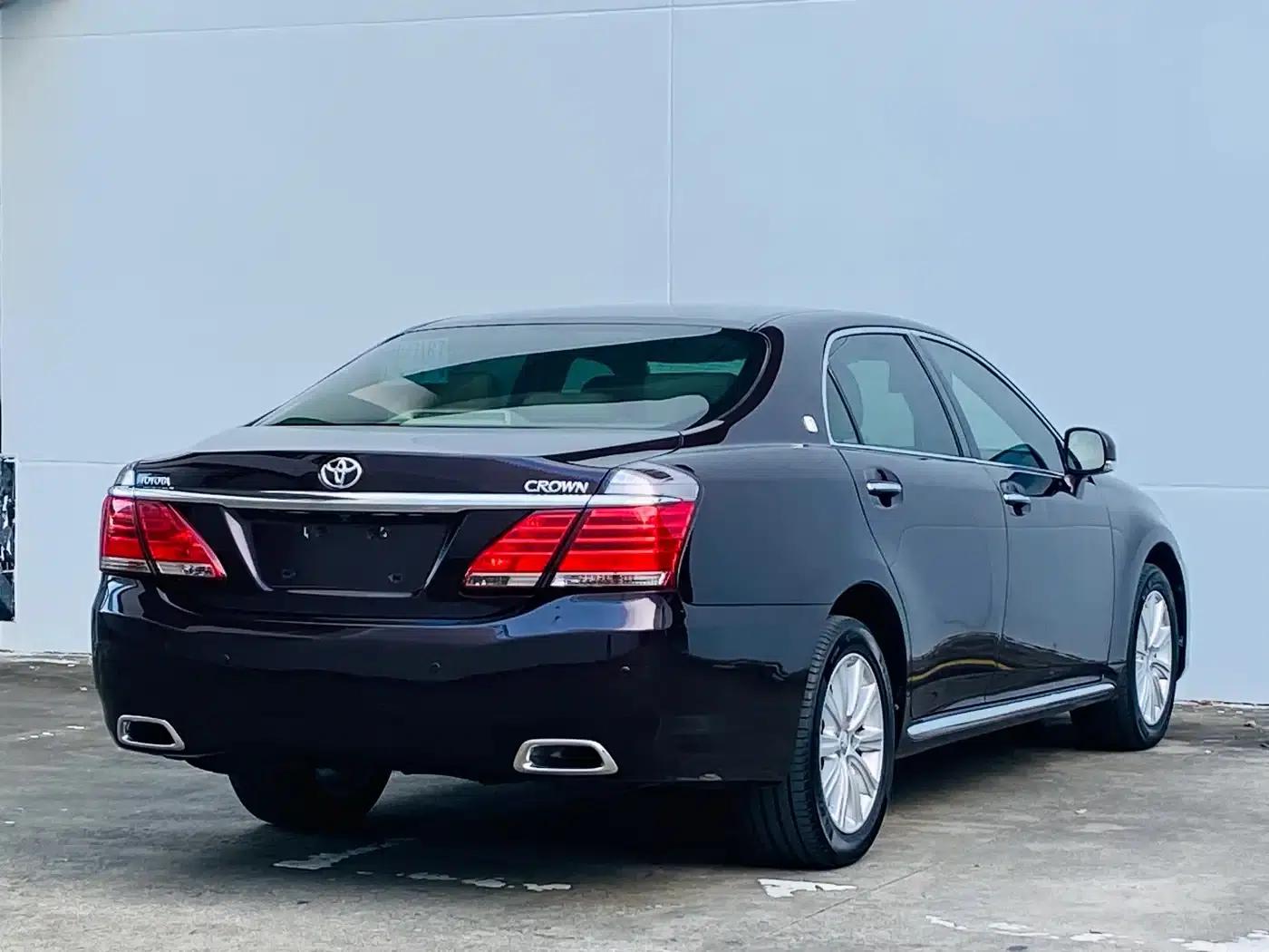 Crown 2012 2.5L Royal Leather Edition — миниатюра 12