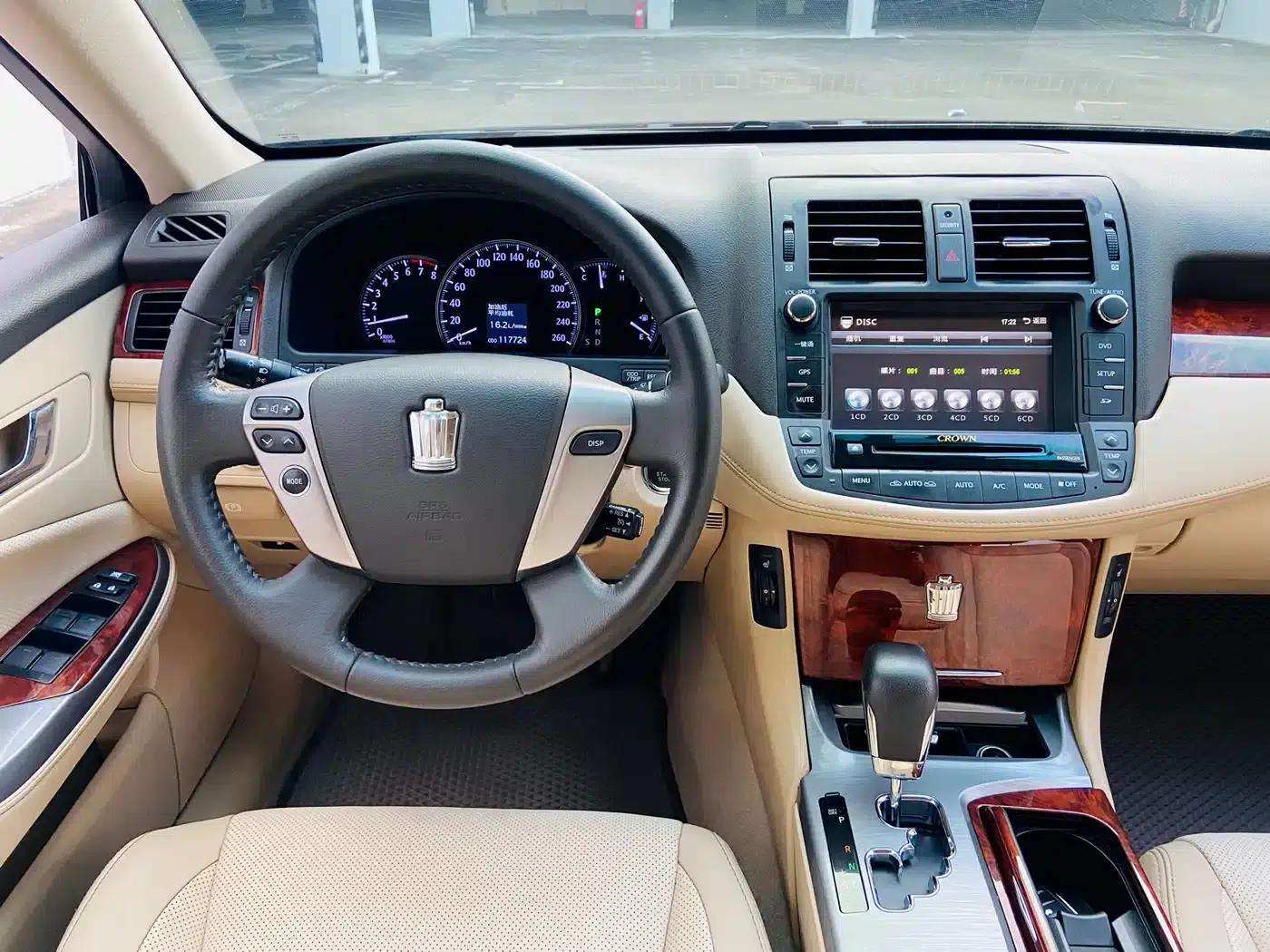 Crown 2012 2.5L Royal Leather Edition — миниатюра 16