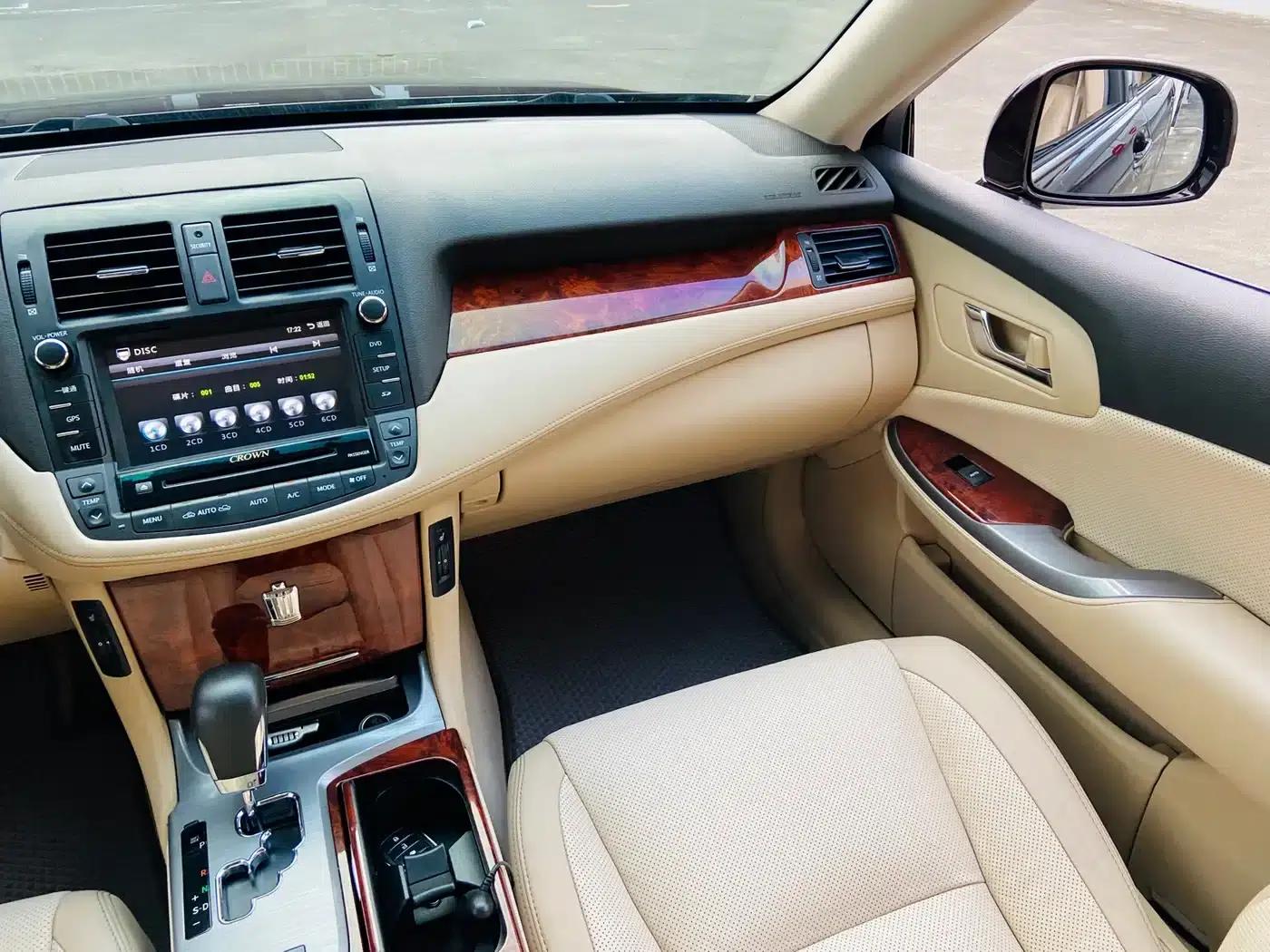 Crown 2012 2.5L Royal Leather Edition — миниатюра 18