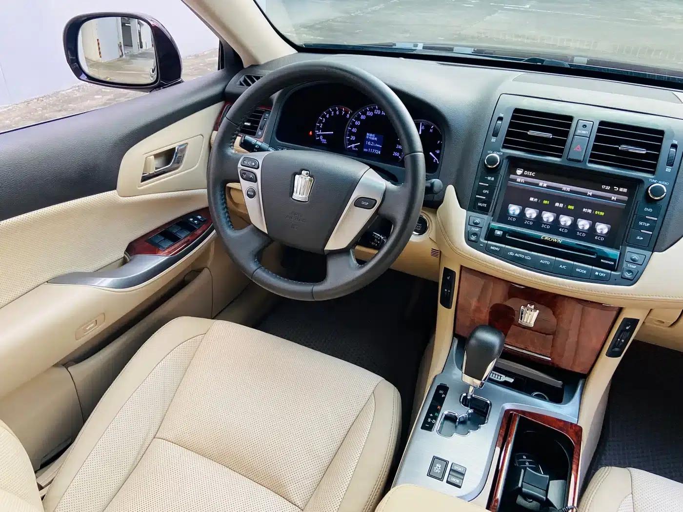 Crown 2012 2.5L Royal Leather Edition — миниатюра 19