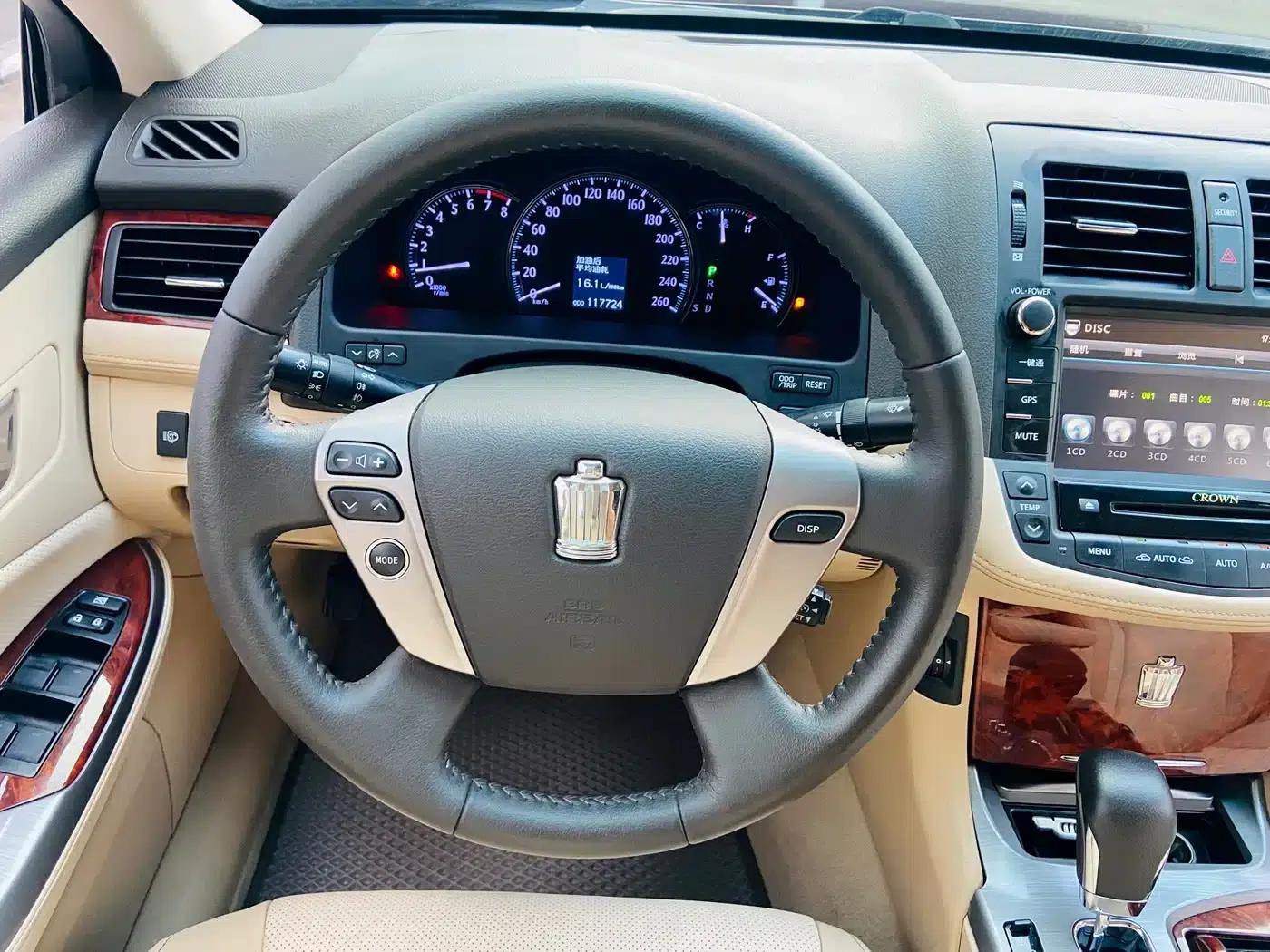 Crown 2012 2.5L Royal Leather Edition — миниатюра 21