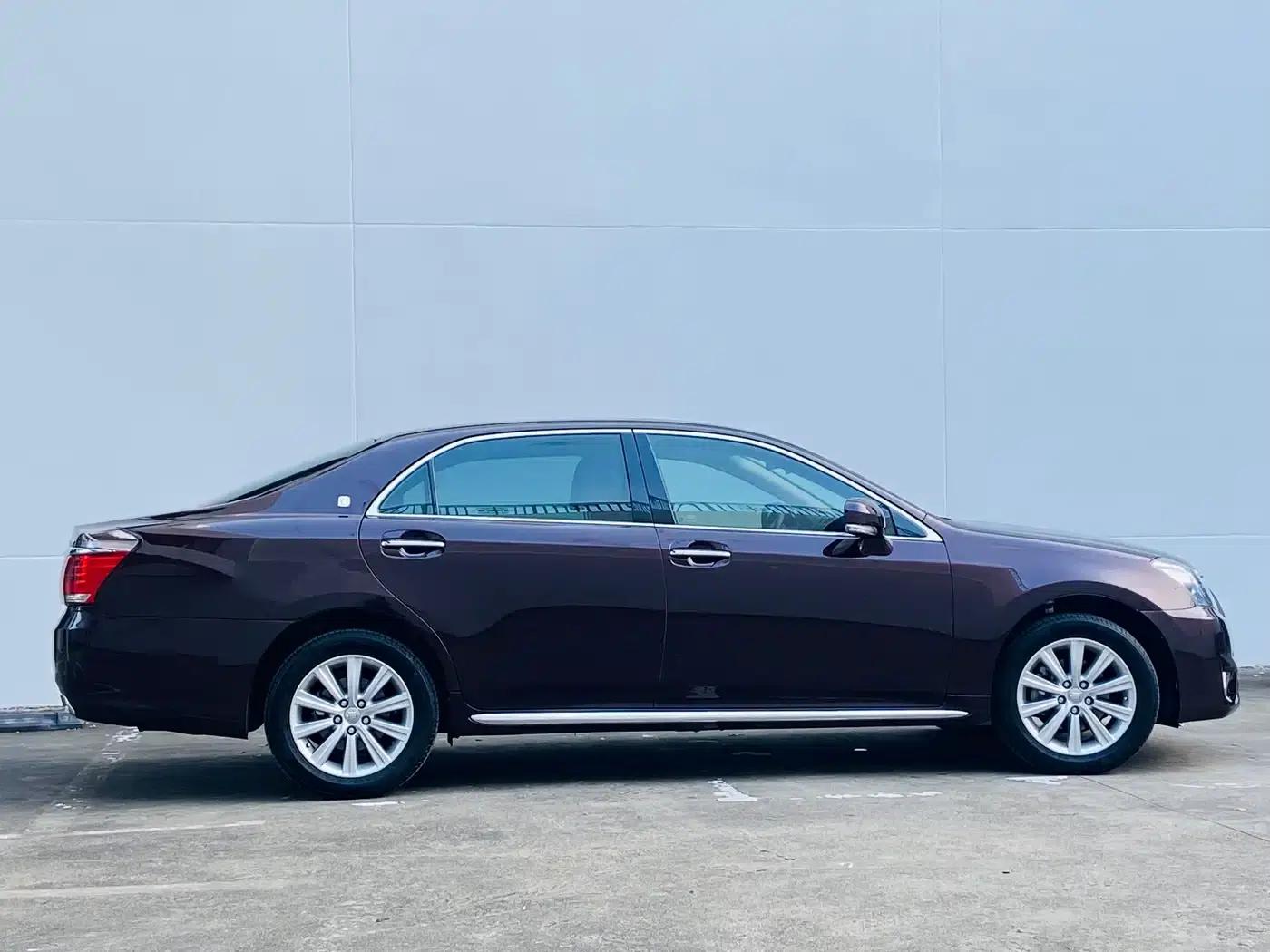 Crown 2012 2.5L Royal Leather Edition — миниатюра 9