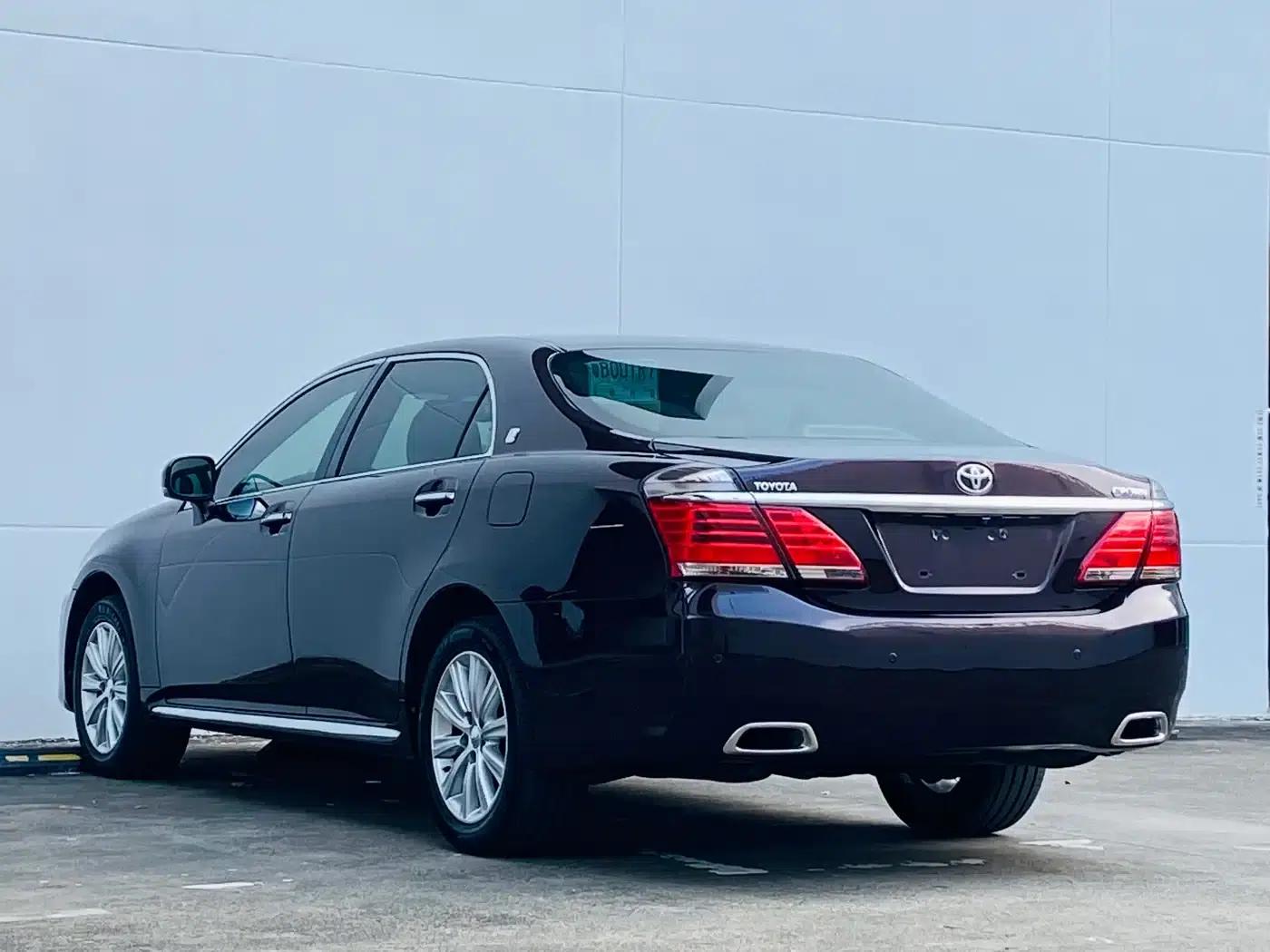 Crown 2012 2.5L Royal Leather Edition — миниатюра 10