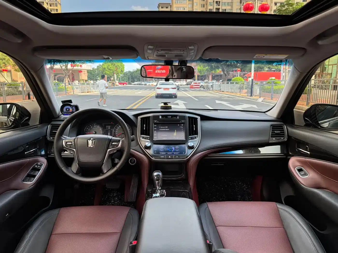Crown 2018 2.0T Sport Edition — миниатюра 11