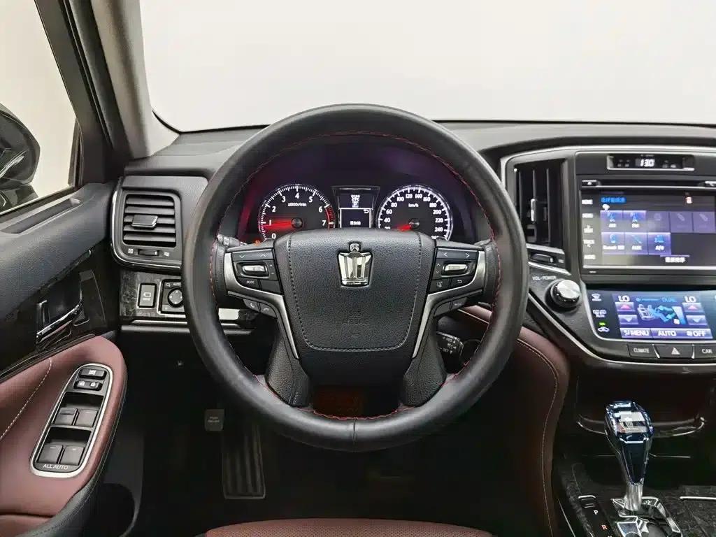 Crown 2018 2.0T Sport Edition — миниатюра 11