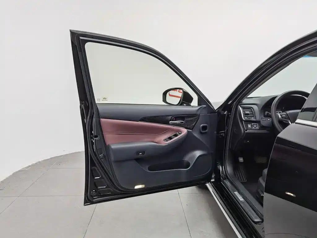 Crown 2018 2.0T Sport Edition — миниатюра 8