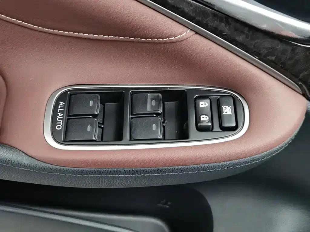 Crown 2018 2.0T Sport Edition — миниатюра 9