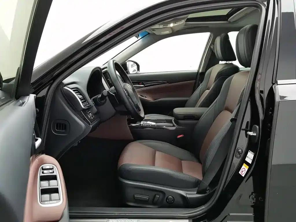 Crown 2018 2.0T Sport Edition — миниатюра 10