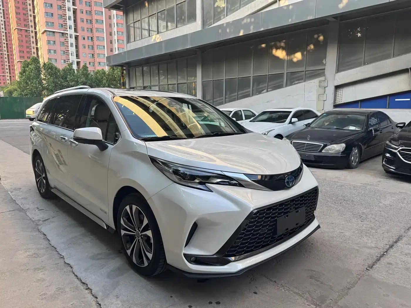 2023 Grevia 2.5L Hybrid Premium Plus Edition — миниатюра 4