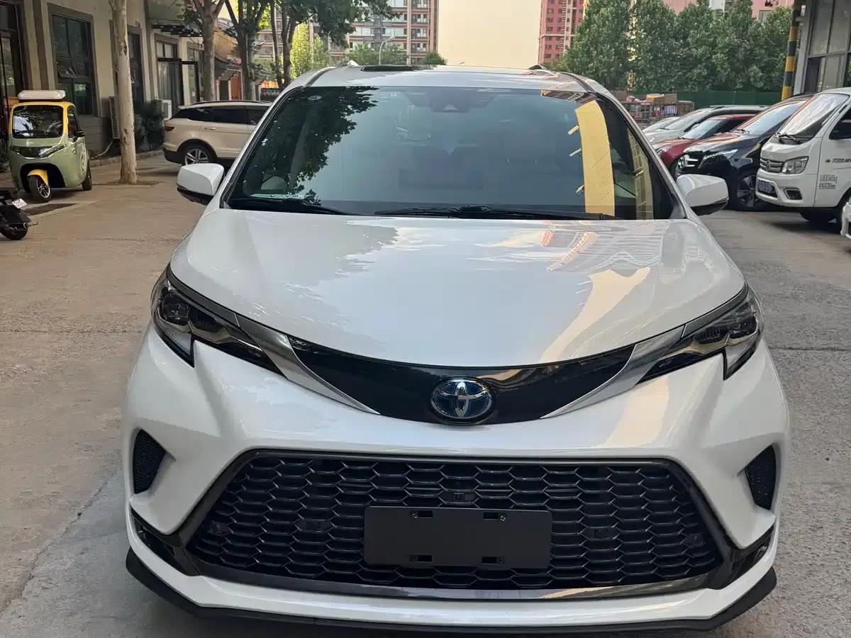 2023 Grevia 2.5L Hybrid Premium Plus Edition — миниатюра 5