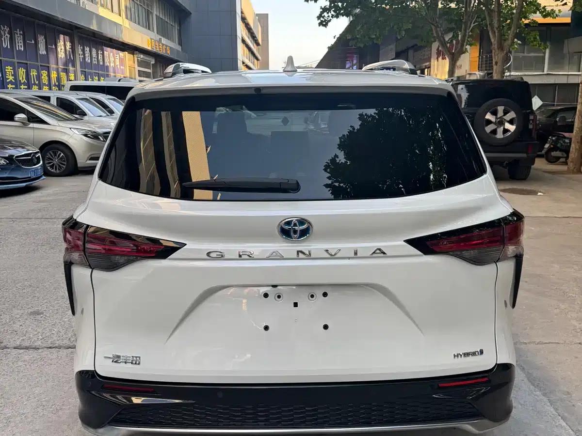 2023 Grevia 2.5L Hybrid Premium Plus Edition — миниатюра 6