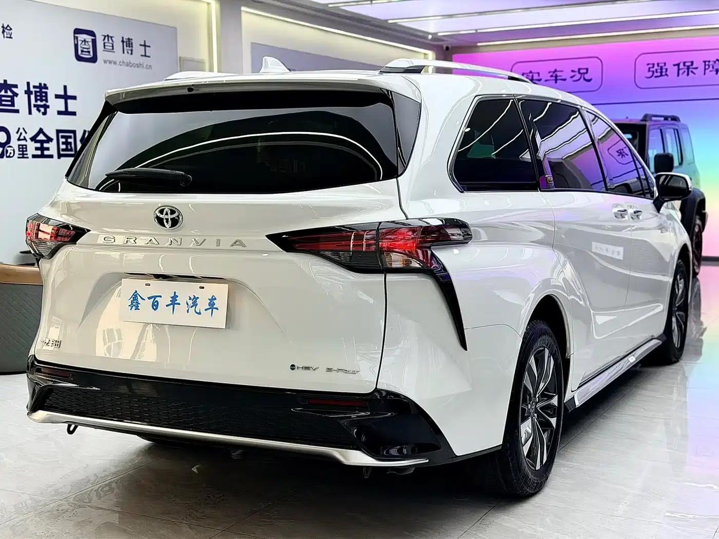 2026 Grevia 2.5L Hybrid Luxury MAX AWD — миниатюра 11
