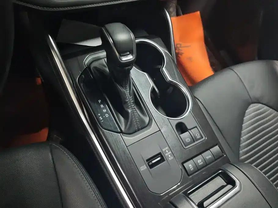 Crown Land Cruiser 2024 2.5L HEV 4WD Luxury Edition — миниатюра 16