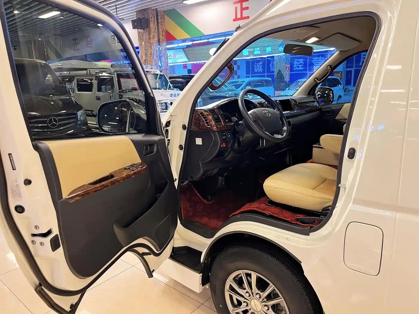 2018 HIACE 2.7L Automatic — миниатюра 9