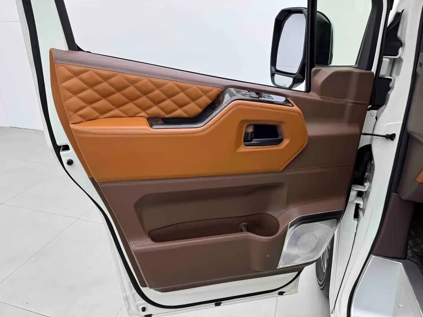 2021 HIACE 3.5L Middle East Edition — миниатюра 6