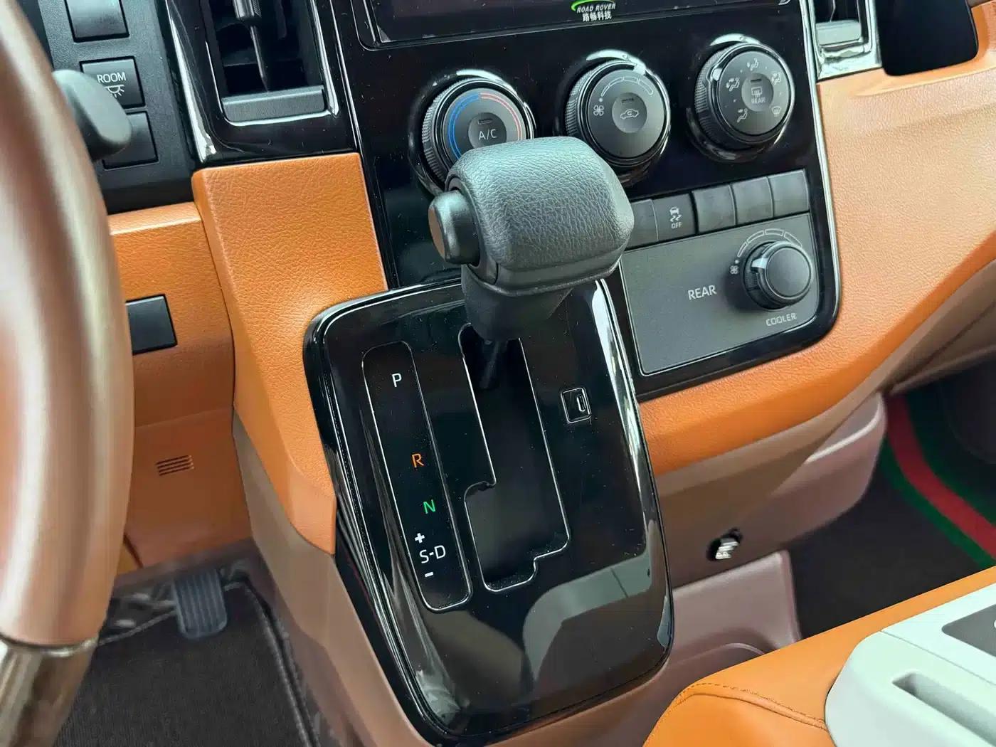 2021 HIACE 3.5L Middle East Edition — миниатюра 9