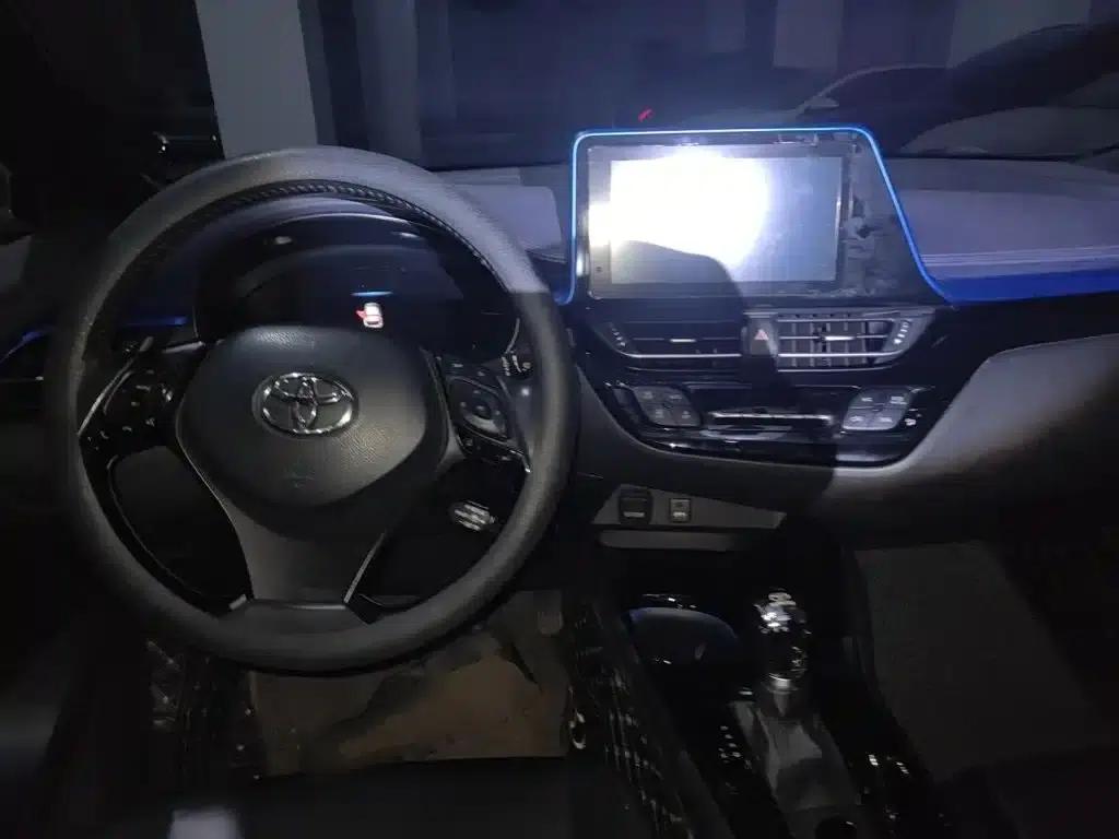 Toyota C-HR 2021 Hybrid 2.0L E-CVT Luxury Edition — миниатюра 13