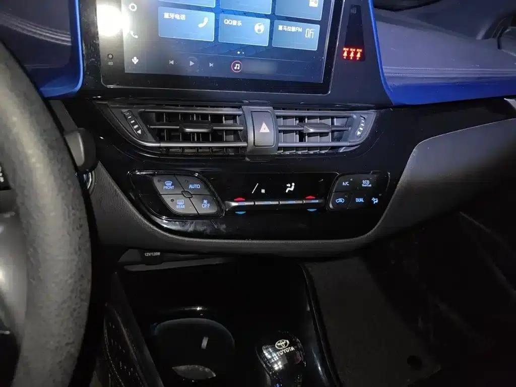 Toyota C-HR 2021 Hybrid 2.0L E-CVT Luxury Edition — миниатюра 6