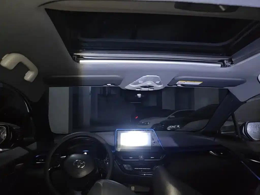 Toyota C-HR 2021 Hybrid 2.0L E-CVT Luxury Edition — миниатюра 9