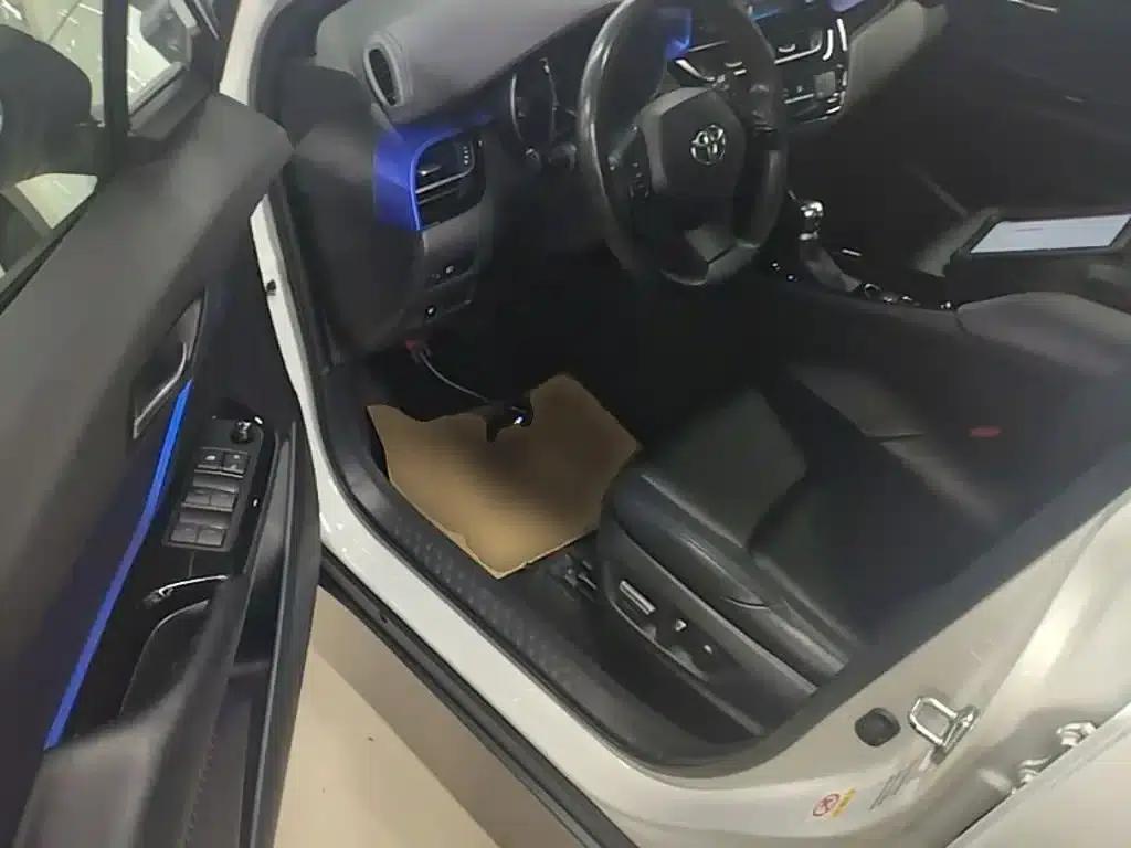 Toyota C-HR 2020 2.0L Leading Edition — миниатюра 16