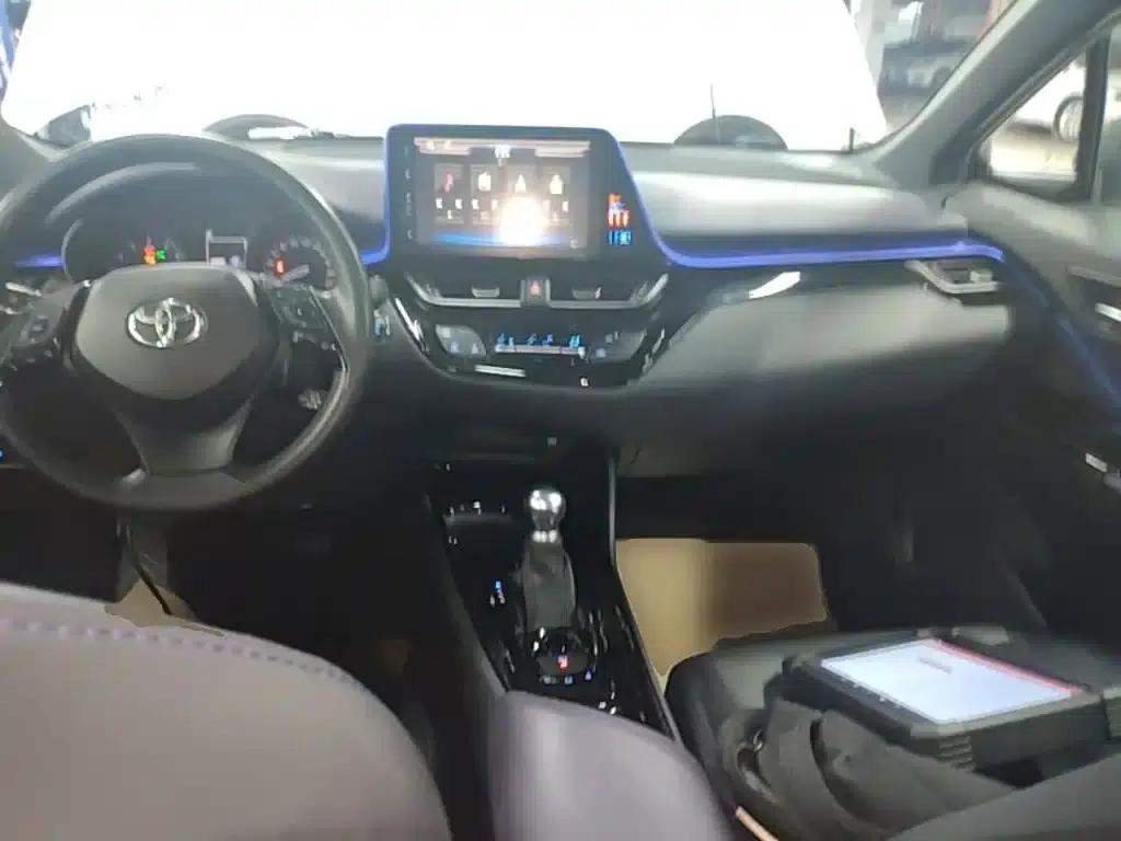 Toyota C-HR 2020 2.0L Leading Edition — миниатюра 10