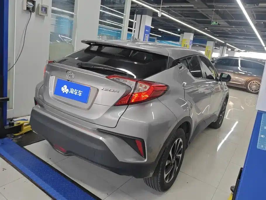 2018 Toyota IZOA 2.0L Elegance Edition (National V Emission Standard) — миниатюра 3