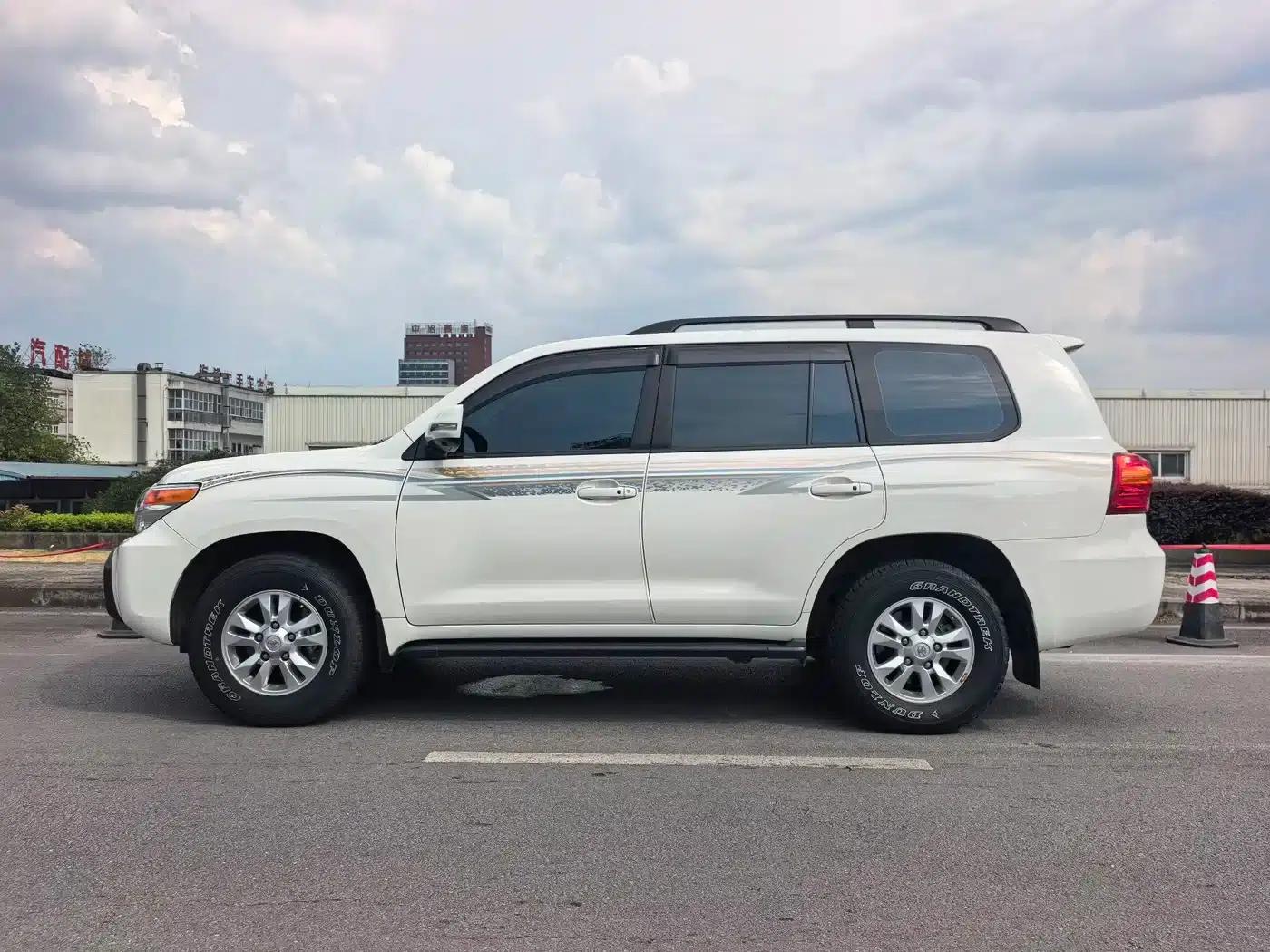 2012 Land Cruiser 4.0L Automatic VX — миниатюра 2