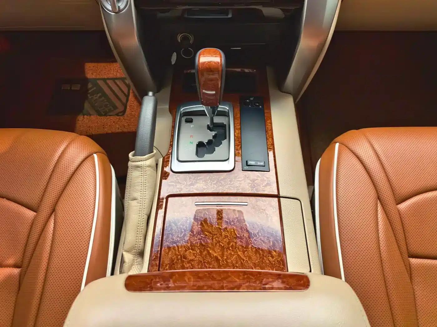 2012 Land Cruiser 4.0L Automatic VX — миниатюра 11